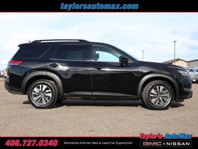 2024 Nissan Pathfinder SV