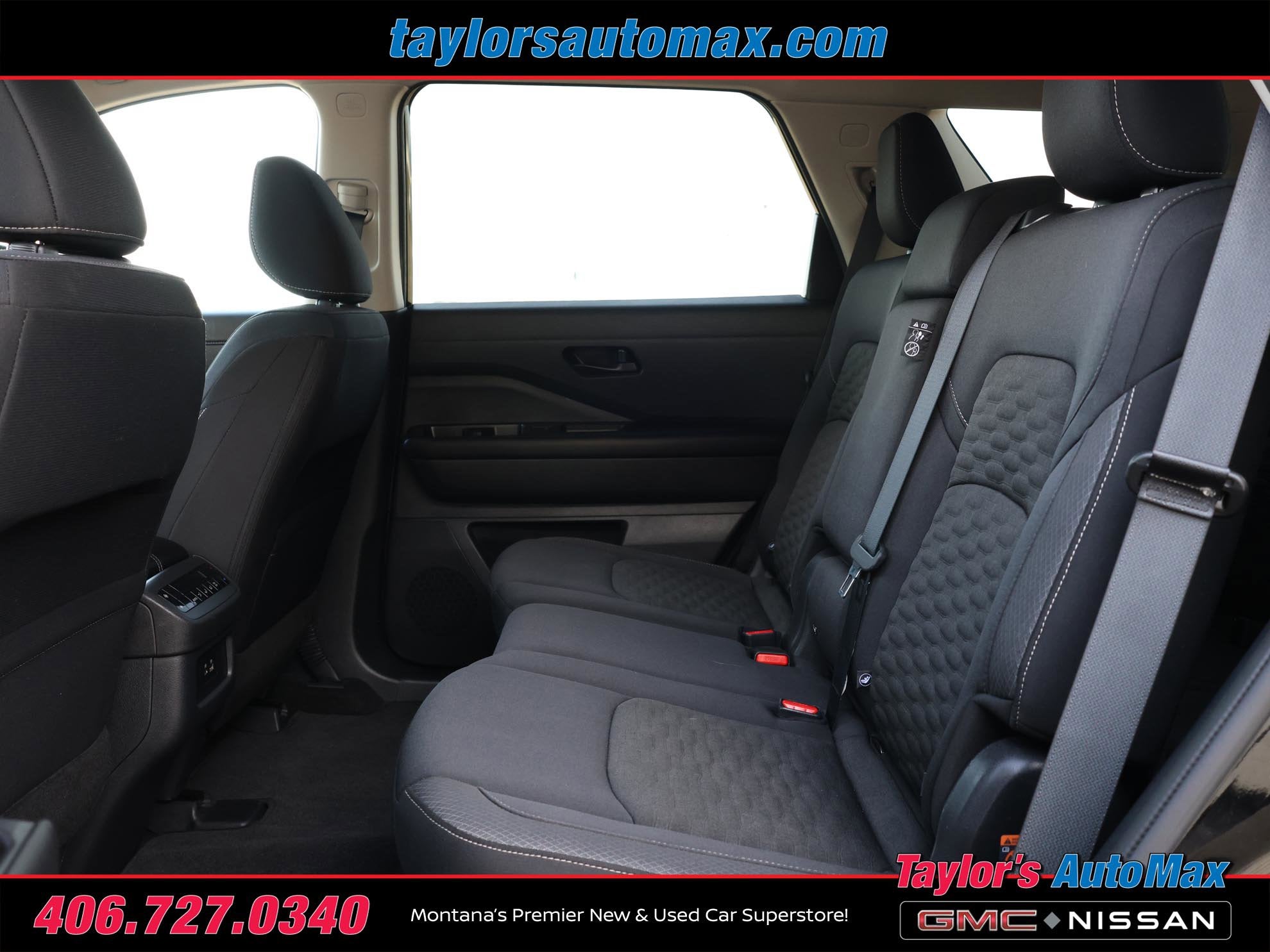 2024 Nissan Pathfinder SV