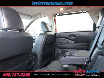 2023 Nissan Pathfinder SL